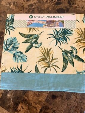 Tropical Leaf Table Runner NWT – 13" x 52". Made in India